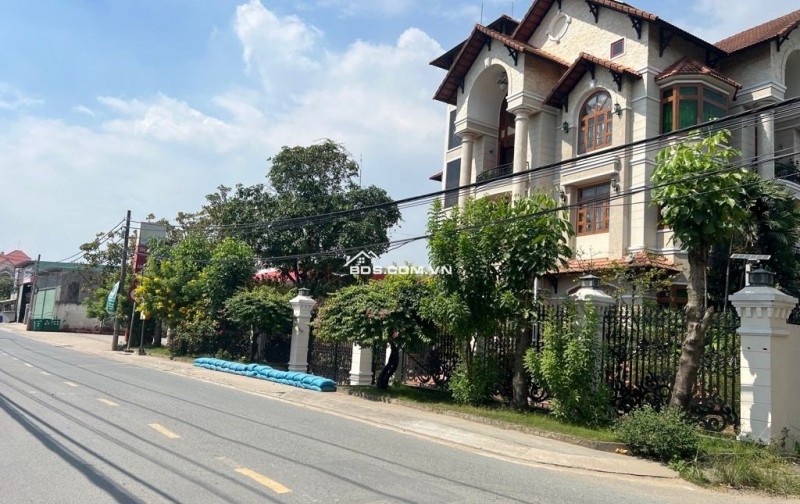 Chính chủ gửi bán nhà  lô góc cực hiếm  10m x 30m  tại trục đường thương mại sầm uất nhất Quận 6 – Lý Chiêu Hoàng